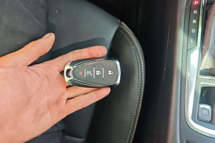 Used Chevrolet Equinox 2018 RS 550T Automatic All-Wheel-Drive Boundary Edition Vehicle Key