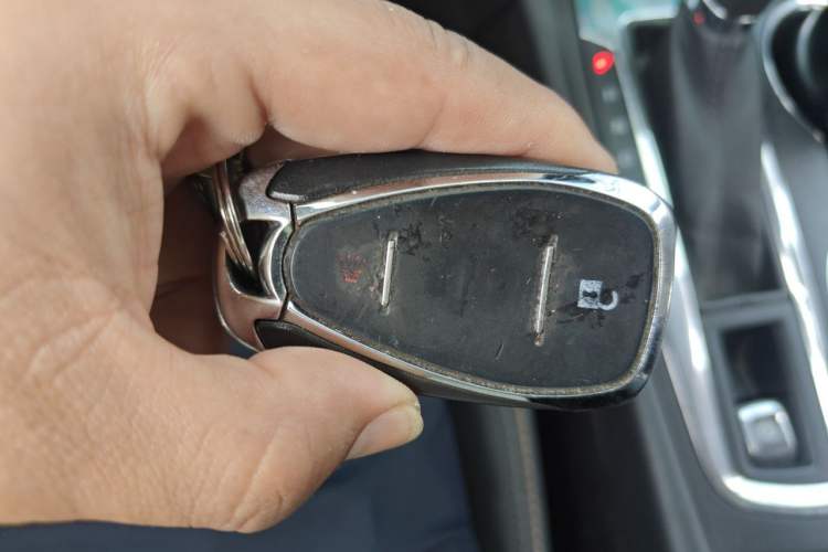 Used Chevrolet Equinox 2018 RS 550T Automatic All-Wheel-Drive Boundary Edition Vehicle Key