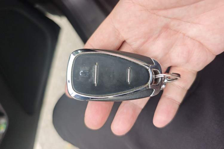 Used Chevrolet Equinox 2018 RS 550T Automatic All-Wheel-Drive Boundary Edition Vehicle Key