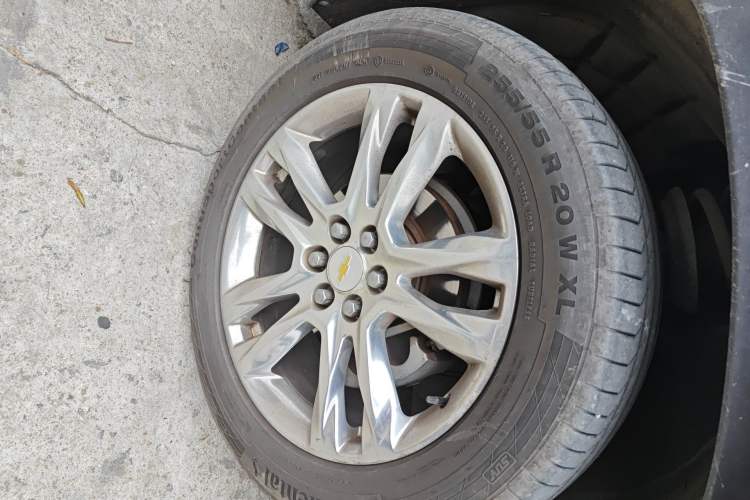 Used Chevrolet Equinox  Right Front Wheel Hub