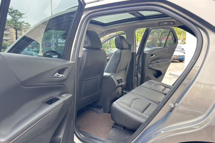 Used Chevrolet Equinox 2018 535T Automatic YuJie Edition Interior 2