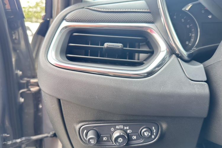 Used Chevrolet Equinox 2018 535T Automatic YuJie Edition Interior 5