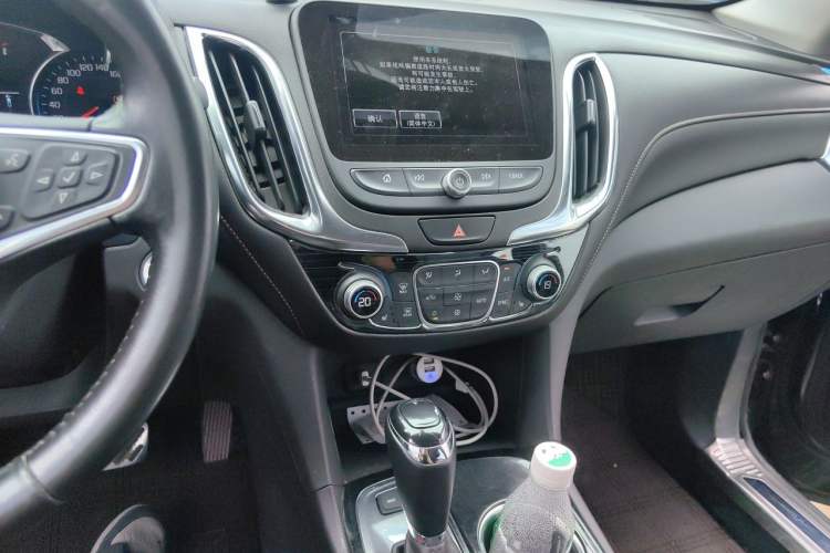 Used Chevrolet Equinox 2018 550T Automatic All-Wheel-Drive Explorer Edition Audio And AC Panel