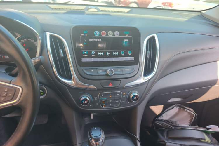 Used Chevrolet Equinox 2018 535T Automatic YuJie Edition Audio And AC Panel