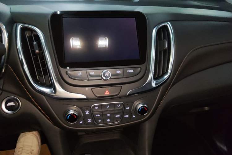 Used Chevrolet Equinox 2018 535T Automatic YuJie Edition Audio And AC Panel