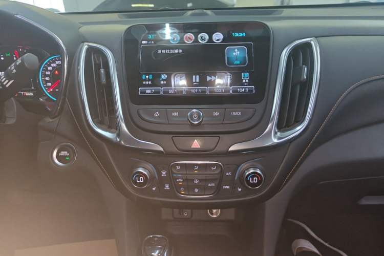 Used Chevrolet Equinox 2018 535T Automatic YuJie Edition Audio And AC Panel