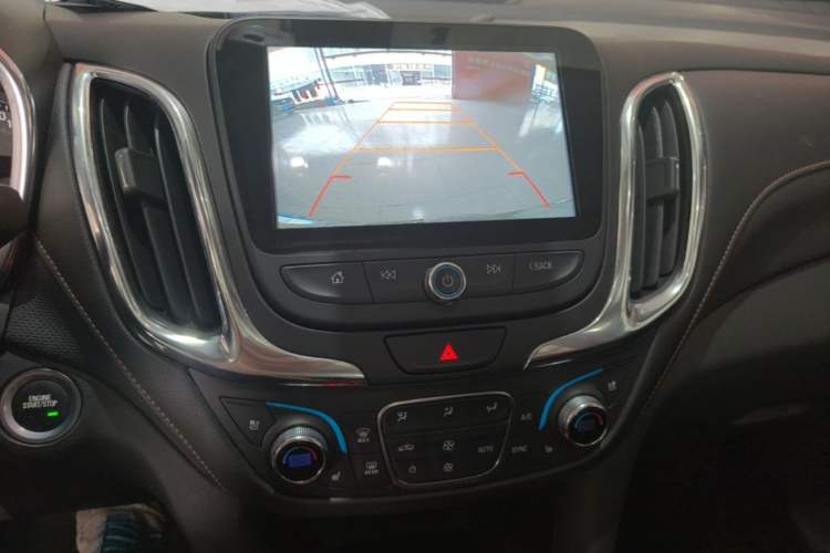 Used Chevrolet Equinox 2018 550T Automatic All-Wheel-Drive Boundary Edition Audio And AC Panel