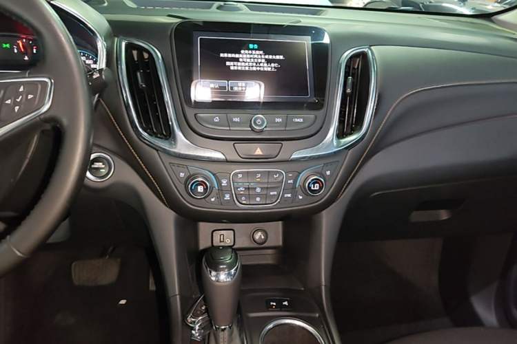Used Chevrolet Equinox 2018 550T Automatic All-Wheel-Drive Boundary Edition Audio And AC Panel