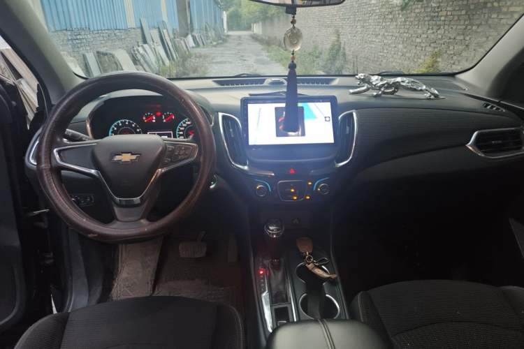 Used Chevrolet Equinox 2018 535T Automatic Lingjie Edition Center Console