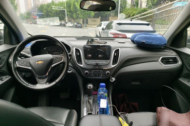 Used Chevrolet Equinox 2018 550T Automatic All-Wheel-Drive Explorer Edition Center Console