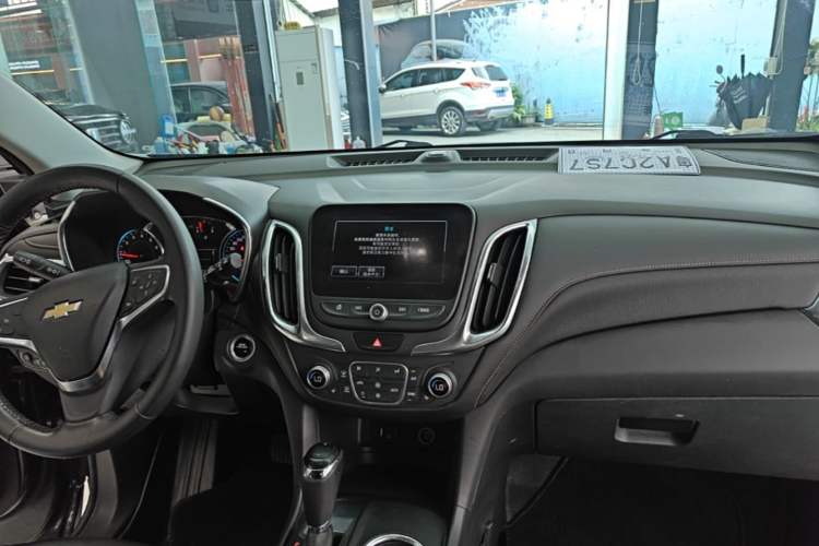 Used Chevrolet Equinox 2018 535T Automatic YuJie Edition Center Console