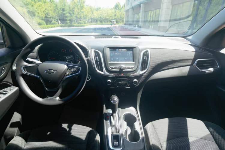 Used Chevrolet Equinox 2018 535T Automatic Lingjie Edition Center Console