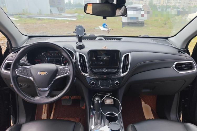 Used Chevrolet Equinox 2018 RS 550T Automatic All-Wheel-Drive Boundary Edition Center Console
