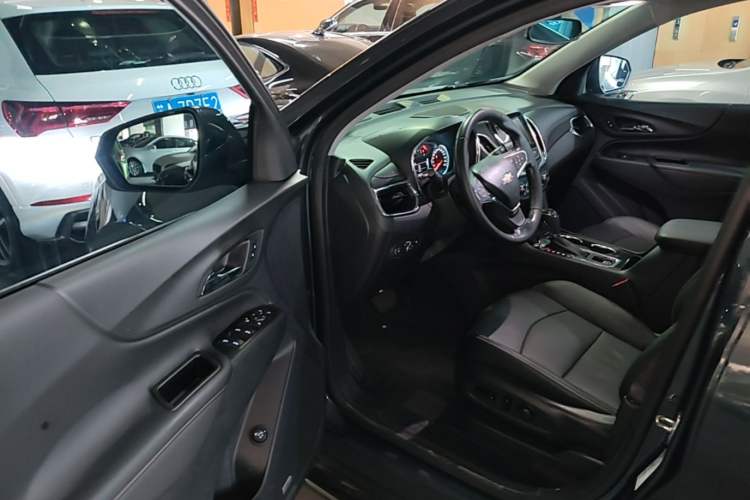 Used Chevrolet Equinox 2018 550T Automatic All-Wheel-Drive Boundary Edition Driver Seat