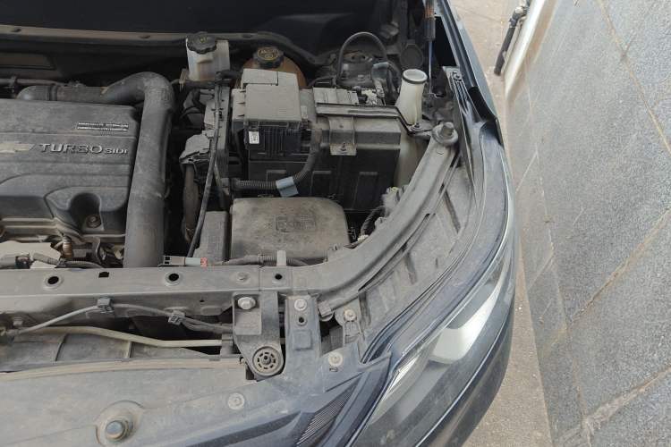 Used Chevrolet Equinox 2018 535T Automatic YuJie Edition Engine Bay Left