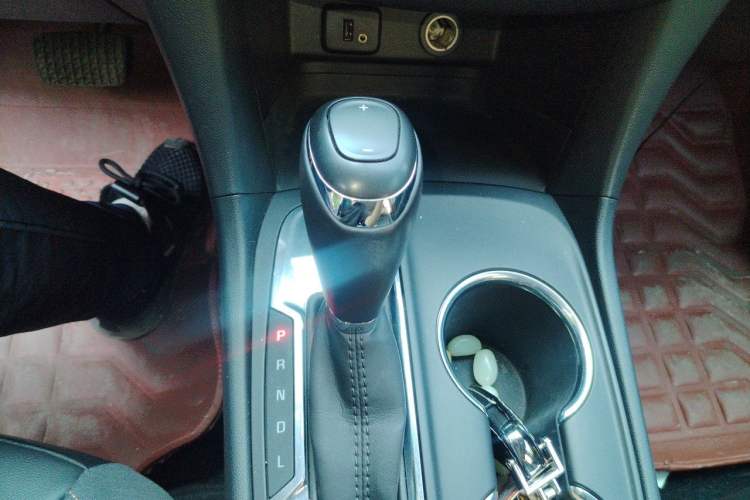Used Chevrolet Equinox 2018 535T Automatic YuJie Edition Gear Lever