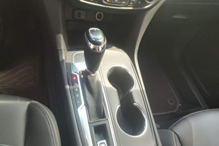 Used Chevrolet Equinox 2018 535T Automatic YuJie Edition Gear Lever