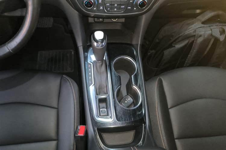 Used Chevrolet Equinox 2018 550T Automatic All-Wheel-Drive Explorer Edition Gear Lever