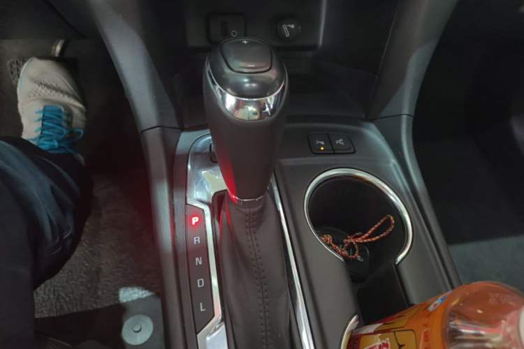 Used Chevrolet Equinox 2018 550T Automatic All-Wheel-Drive Boundary Edition Gear Lever
