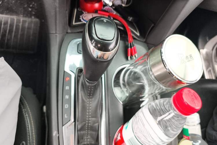 Used Chevrolet Equinox 2018 535T Automatic All-Wheel-Drive Xiejie Version Gear Lever