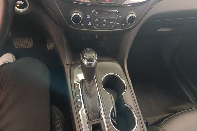 Used Chevrolet Equinox 2018 535T Automatic YuJie Edition Gear Lever