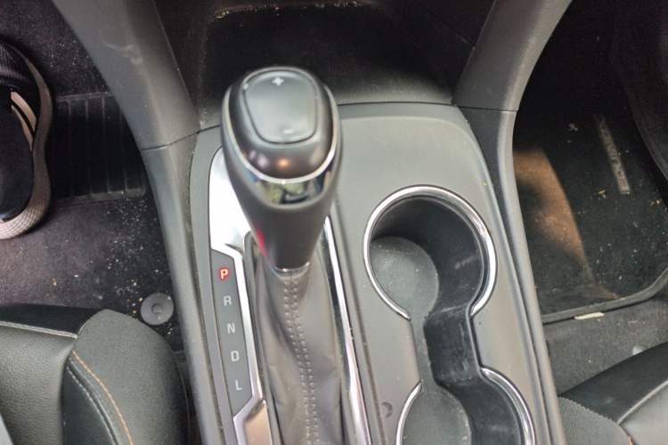 Used Chevrolet Equinox 2018 535T Automatic YuJie Edition Gear Lever