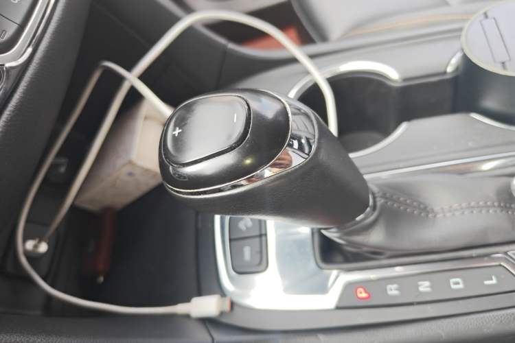Used Chevrolet Equinox 2018 RS 550T Automatic All-Wheel-Drive Boundary Edition Gear Lever