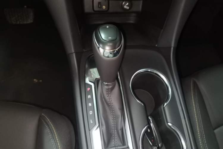 Used Chevrolet Equinox 2018 535T Automatic YuJie Edition Gear Lever