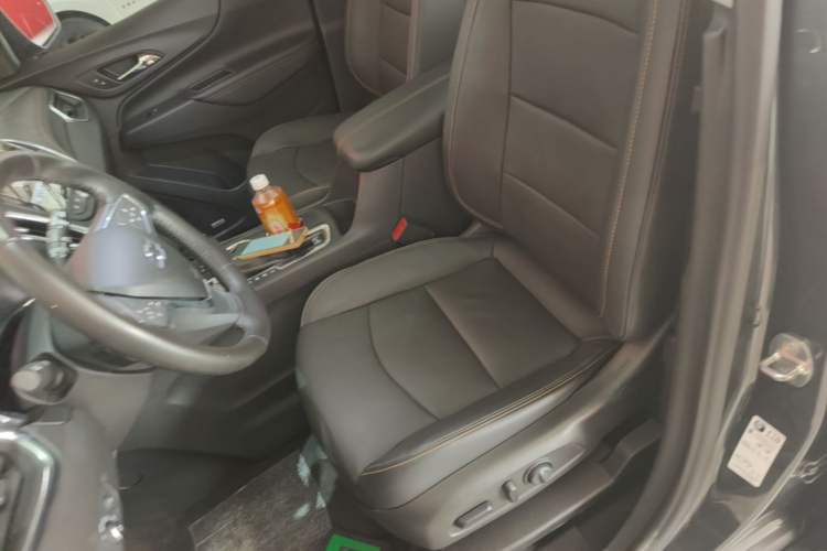 Used Chevrolet Equinox 2018 550T Automatic All-Wheel-Drive Boundary Edition Left Front Seat