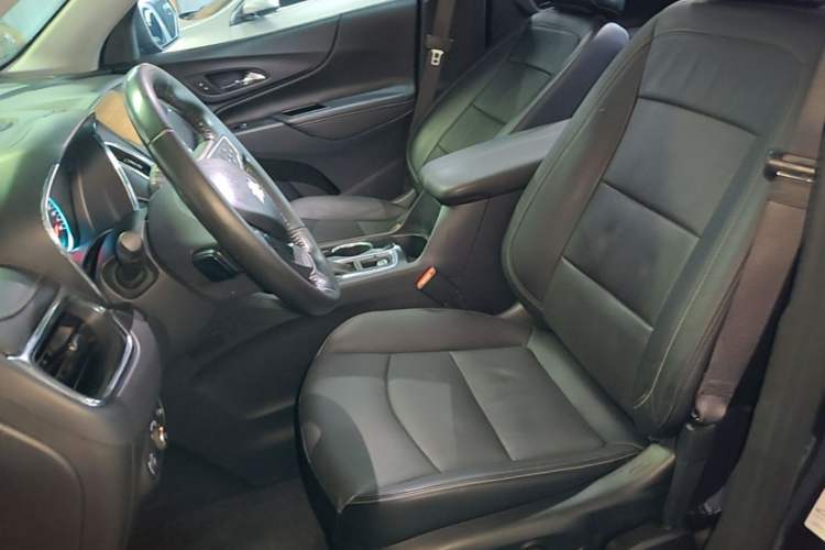 Used Chevrolet Equinox 2018 550T Automatic All-Wheel-Drive Boundary Edition Left Front Seat