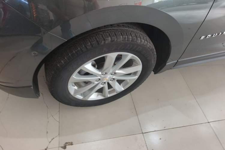 Used Chevrolet Equinox 2018 550T Automatic All-Wheel-Drive Boundary Edition Left Front Wheel Hub