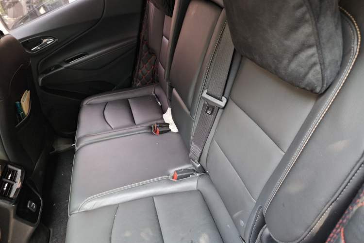 Used Chevrolet Equinox 2018 550T Automatic All-Wheel-Drive Explorer Edition Left Rear Seat