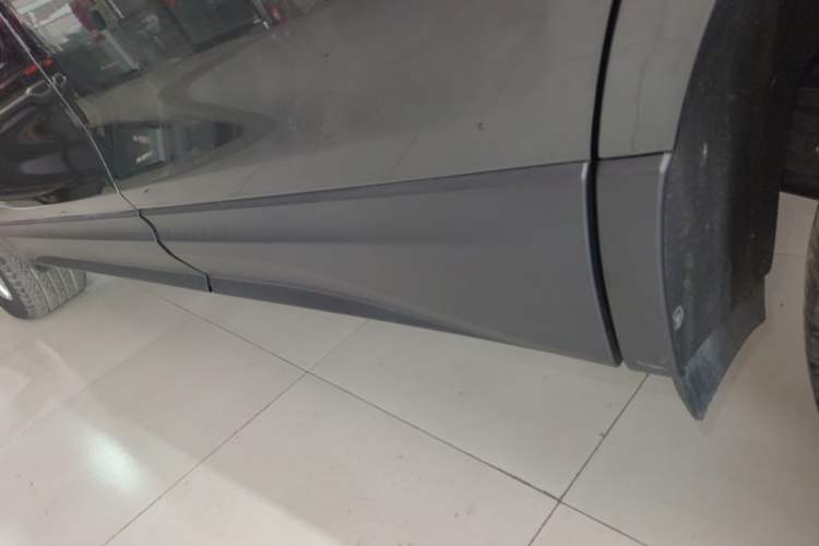 Used Chevrolet Equinox 2018 550T Automatic All-Wheel-Drive Boundary Edition Left Side Sill
