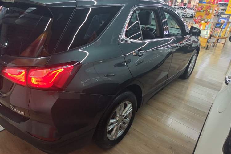 Used Chevrolet Equinox 2018 535T Automatic YuJie Edition Rear Right 45 Deg