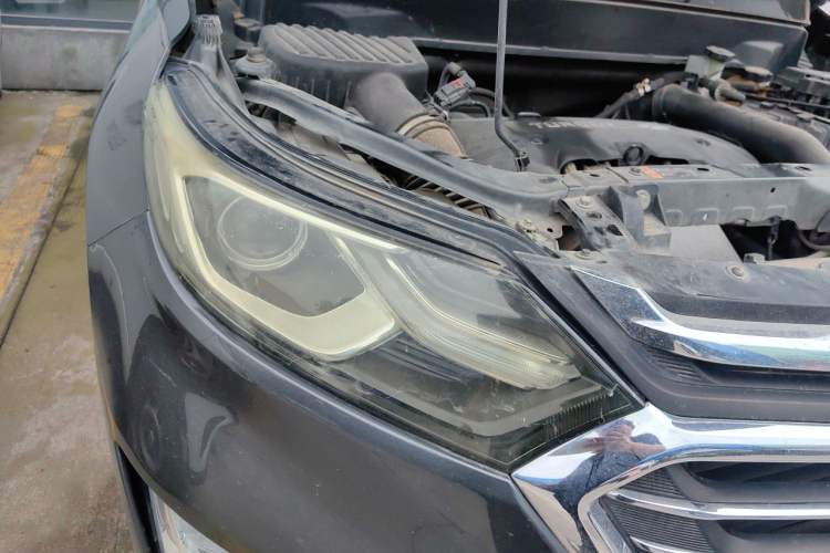 Used Chevrolet Equinox 2018 550T Automatic All-Wheel-Drive Explorer Edition Right Front Headlight