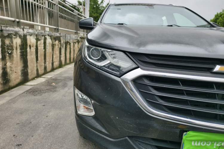 Used Chevrolet Equinox 2018 550T Automatic All-Wheel-Drive Explorer Edition Right Front Headlight