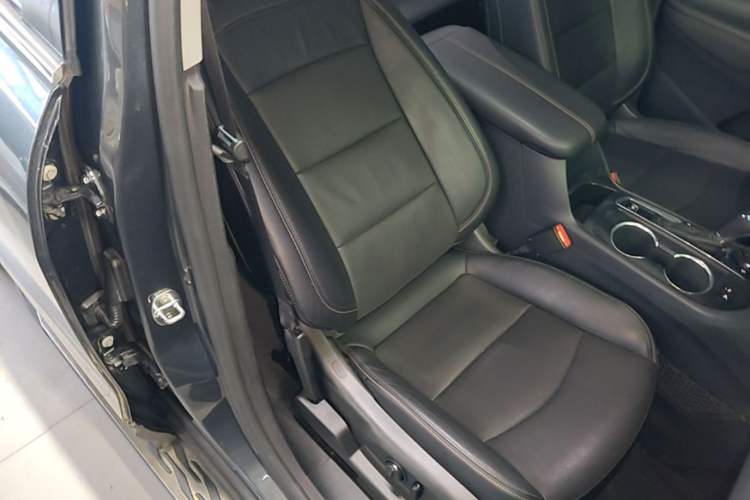 Used Chevrolet Equinox 2018 550T Automatic All-Wheel-Drive Boundary Edition Right Front Seat