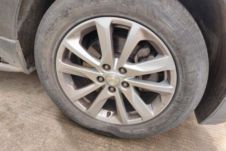Used Chevrolet Equinox 2018 550T Automatic All-Wheel-Drive Explorer Edition Right Front Wheel Hub