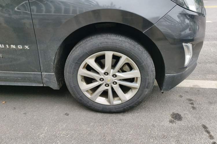 Used Chevrolet Equinox 2018 550T Automatic All-Wheel-Drive Explorer Edition Right Front Wheel Hub