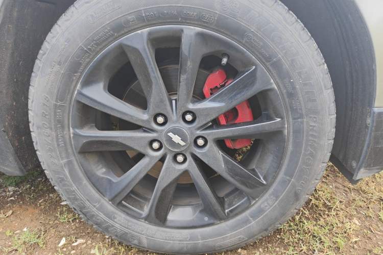 Used Chevrolet Equinox 2018 RS 550T Automatic All-Wheel-Drive Boundary Edition Right Front Wheel Hub