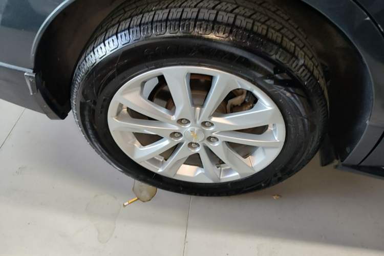 Used Chevrolet Equinox 2018 550T Automatic All-Wheel-Drive Boundary Edition Right Rear Wheel Hub
