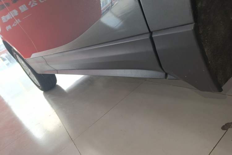 Used Chevrolet Equinox 2018 550T Automatic All-Wheel-Drive Boundary Edition Right Side Sill