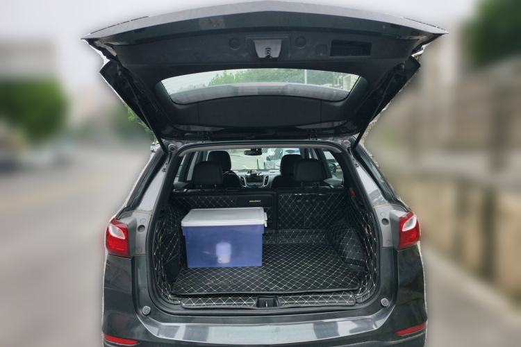 Used Chevrolet Equinox 2018 550T Automatic All-Wheel-Drive Explorer Edition Trunk