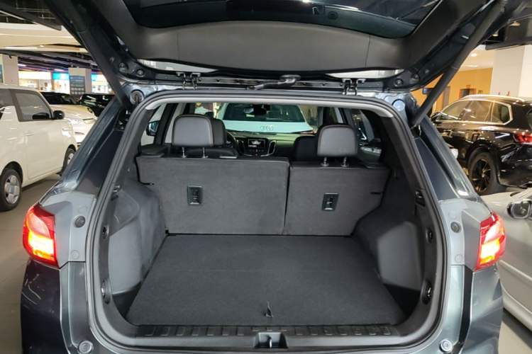 Used Chevrolet Equinox 2018 550T Automatic All-Wheel-Drive Boundary Edition Trunk