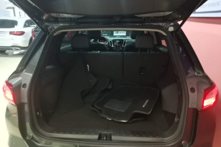 Used Chevrolet Equinox 2018 535T Automatic YuJie Edition Trunk