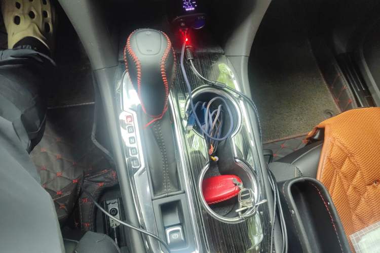 Used Chevrolet Equinox 2018 550T Automatic All-Wheel-Drive Explorer Edition Gear Lever