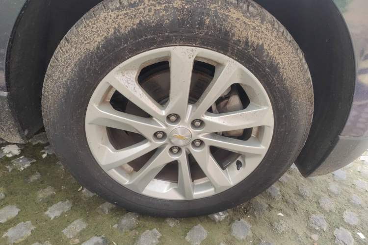 Used Chevrolet Equinox 2018 550T Automatic All-Wheel-Drive Explorer Edition Right Front Wheel Hub