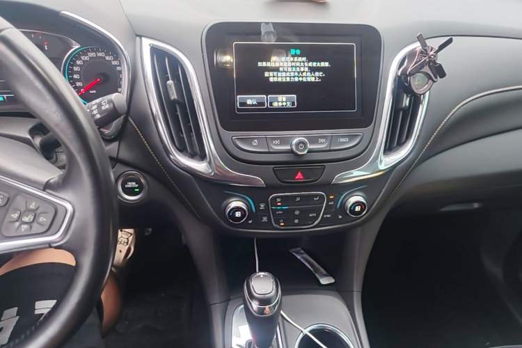 Used Chevrolet Equinox 2018 535T Automatic YuJie Edition Audio And AC Panel