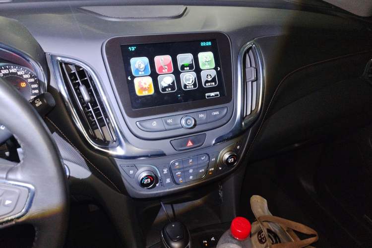 Used Chevrolet Equinox 2018 550T Automatic All-Wheel-Drive Boundary Edition Audio And AC Panel