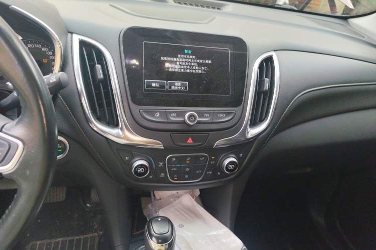 Used Chevrolet Equinox 2018 550T Automatic All-Wheel-Drive Explorer Edition Audio And AC Panel